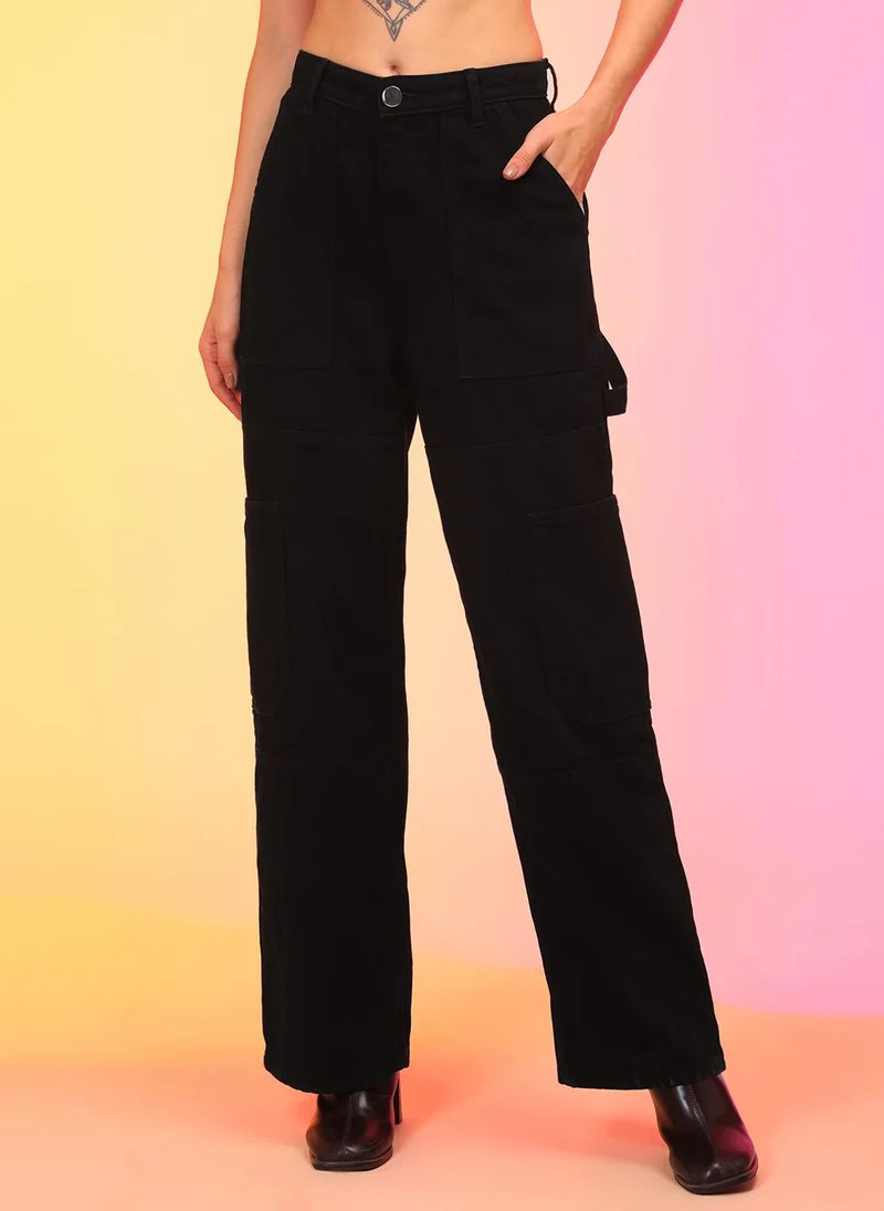 جلو باص جينز قطن نسائي أسود بقصة مستقيمة وخصر متوسط بلمسة كارجو أنيقة